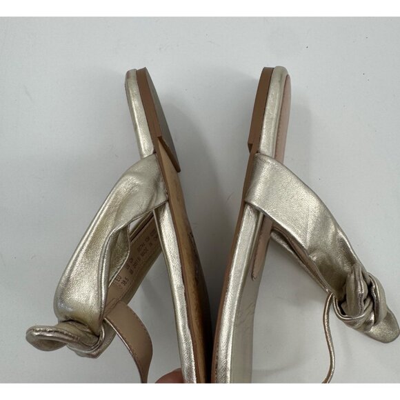 Stuart WeitzmanBandeau Metallic Gold Leather Bow Accent T- Strap Sandals Size 8 - Picture 7 of 10